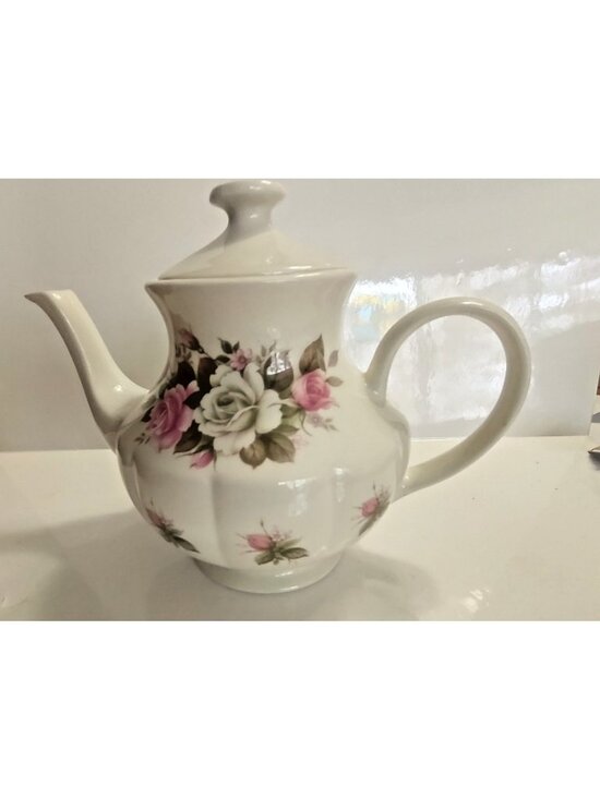 Arthur Wood Other - Vintage Arthur Wood & Son teapot "5585" pink and white roses 1955